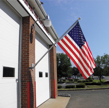 8 ft. Spinning Pole and 4ft. x 6ft. Nyl-Glo U.S. Flag